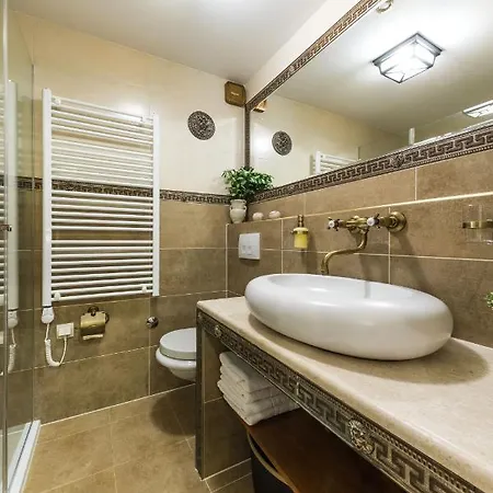 Ave Caesar Lägenhet