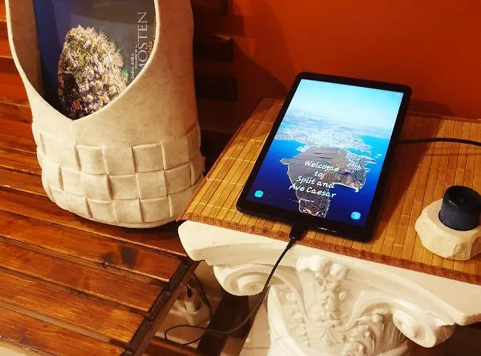 Ave Caesar Apartment