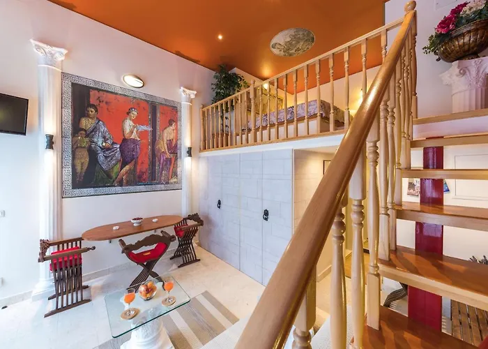 Apartment Ave Caesar Split